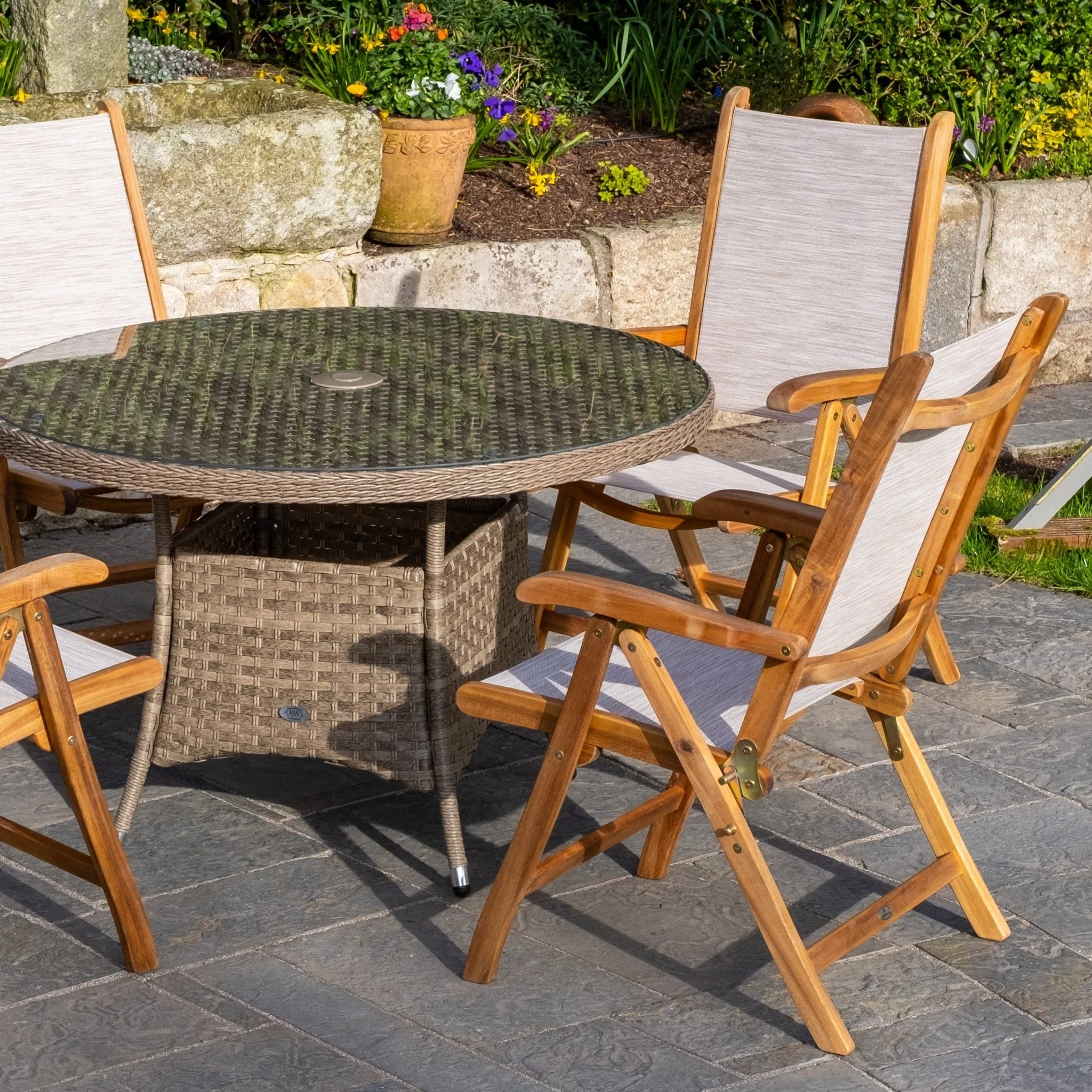 Acacia 4 Seater Deluxe Outdoor Dining Set - Image 2