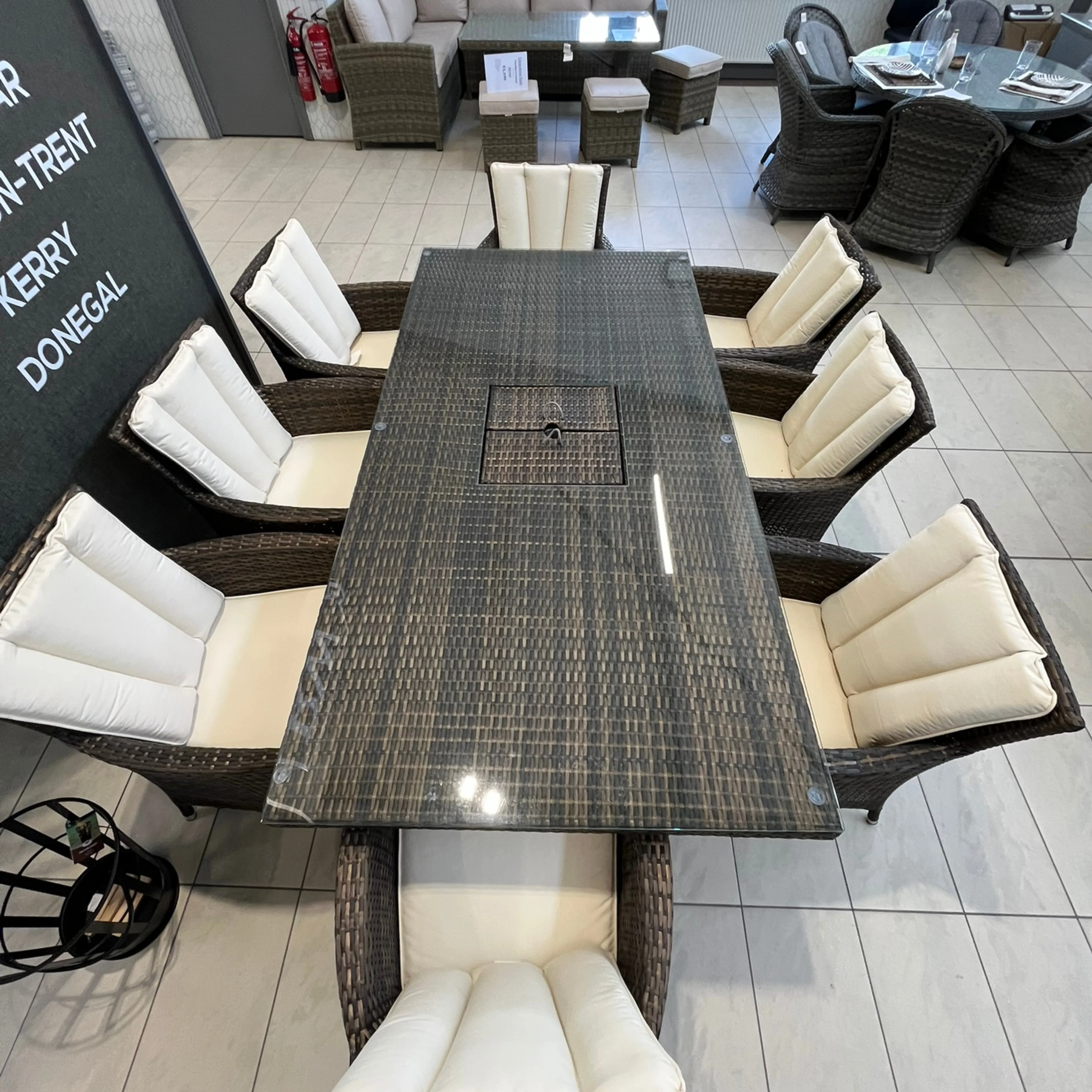 Gardenia 8-Seater with Ice Bucket - Clearance - Image 4