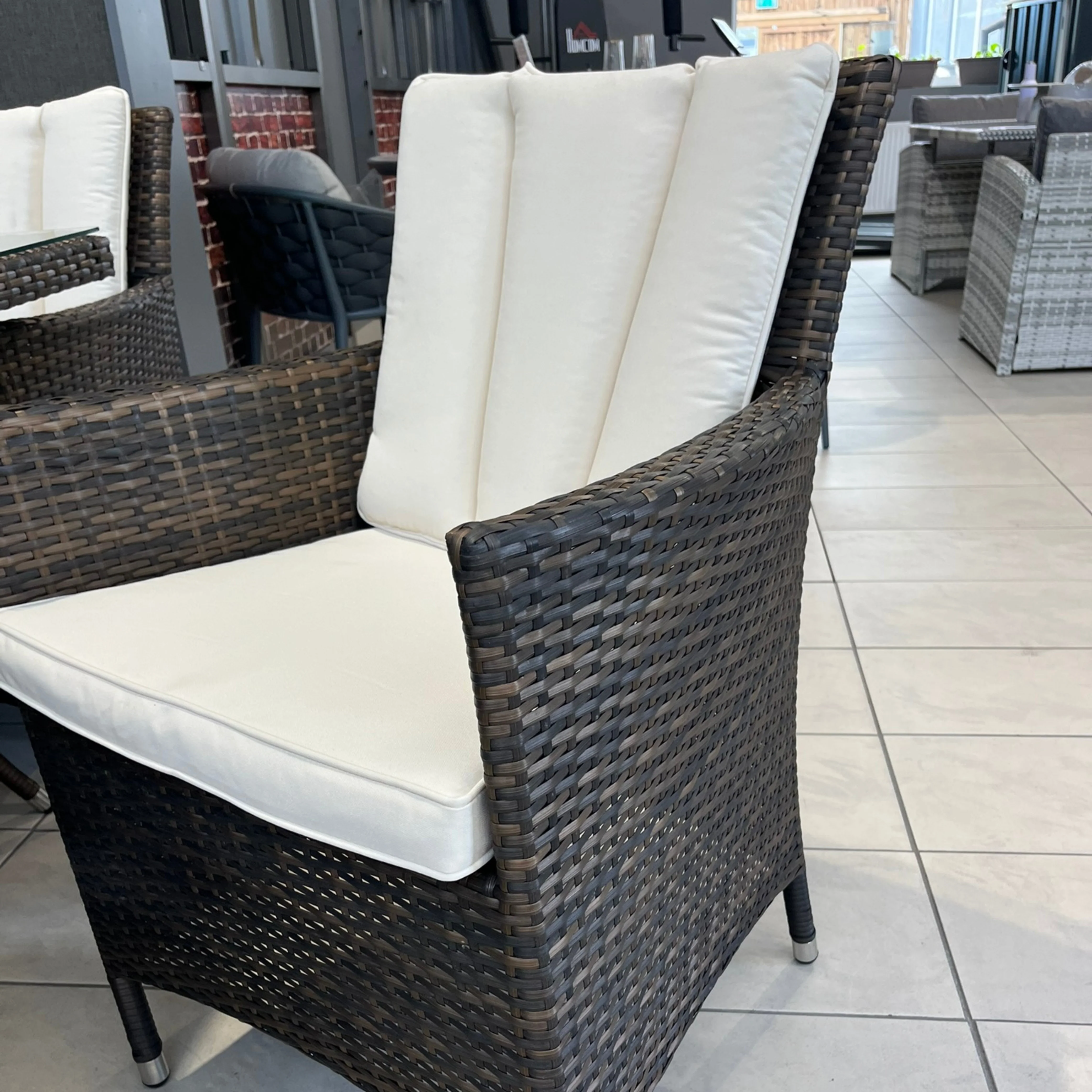 Gardenia 8-Seater with Ice Bucket - Clearance - Image 6