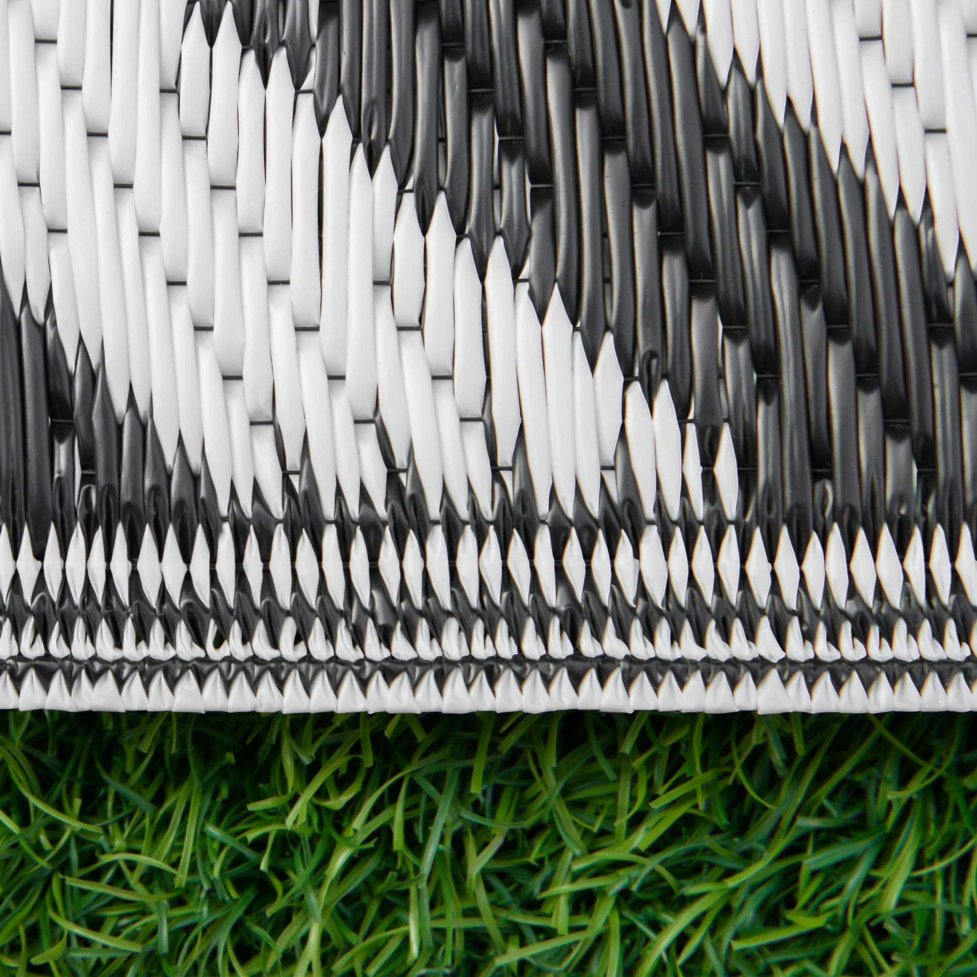 Outdoor Rug, Water-Repellent Double-Sided, Black and White - Image 7