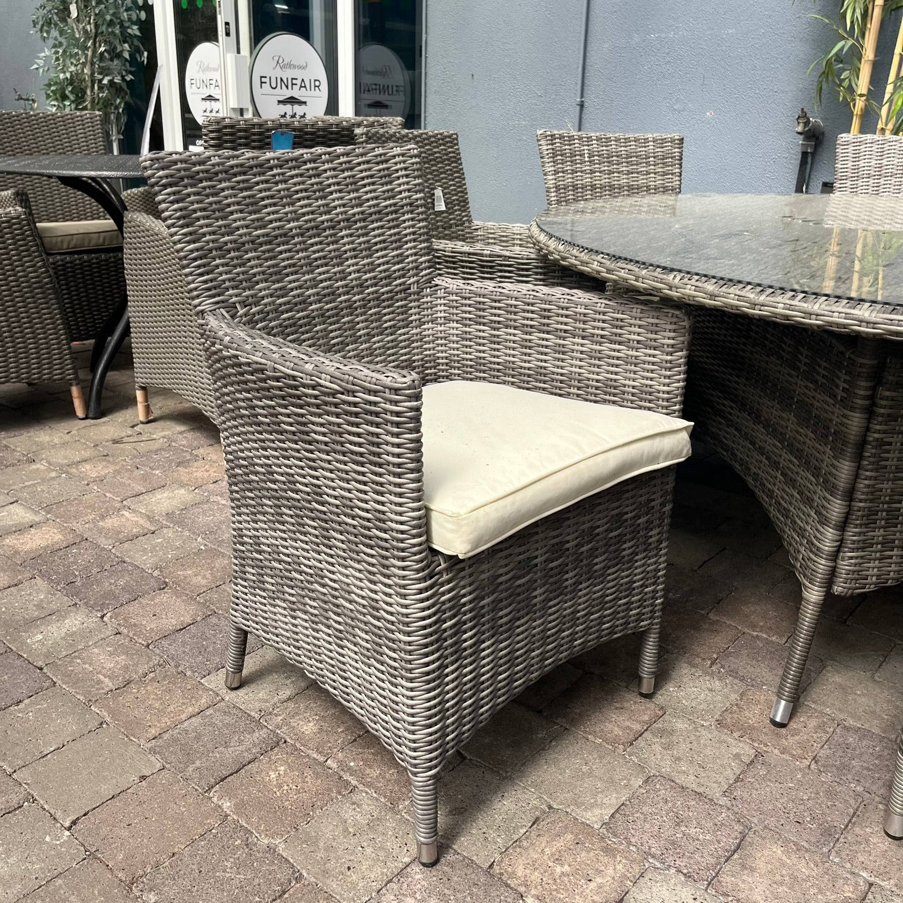 Oxford 8 Seater Set - Clearance - Image 2